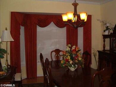 Dining Room - Formal Dining Room