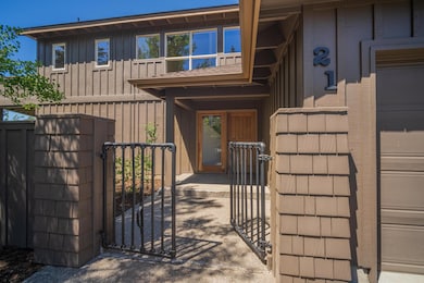 21 Muir Ct-04