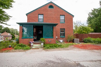 218 W 11th St (6)