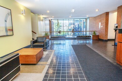 Lovely entrance foyer w/24 hr security