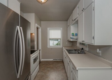 1110 W 7th St, Davenport, IA 52802 - photo 5