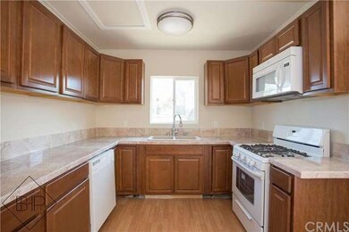 NEW KITCHEN WITH NEW APPLIANCES