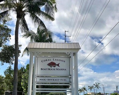Boat House Sign ol