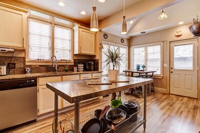 Kitchen - Island : Breakfast