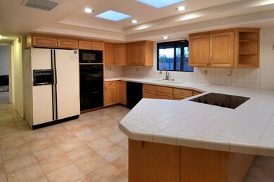 LIGHT & OPEN KITCHEN