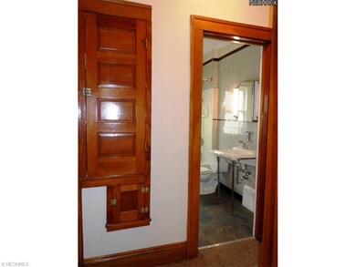 Lakewood Classic Linen & Laundry Chute