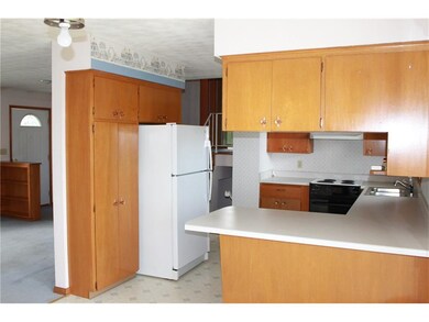 2401 Newport Dr SW, Cedar Rapids, IA 52404 - photo 6