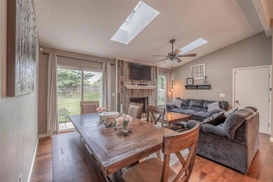 Open living space between living room and breakfas
