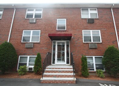 35 Montvale Ave unit 4, Woburn, MA 01801 - photo 2