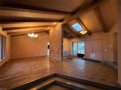 Spacious entryway