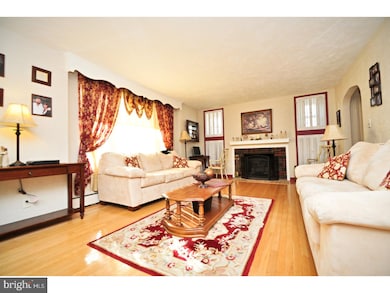 2151 W Greenleaf St, Allentown, PA 18104 - photo 3