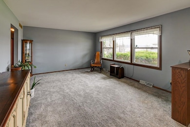 6106 Whalen Rd, Fitchburg, WI 53593 - photo 7