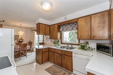 2602 29th St SW, Cedar Rapids, IA 52404 - photo 7