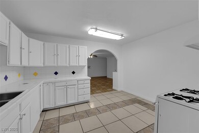 1816 W McDonald Ave, North Las Vegas, NV 89032 - photo 4