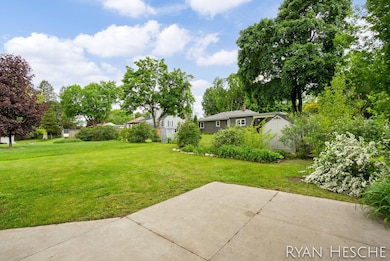 4-web-or-mls-812 Forest St-4