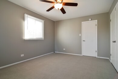 1080 Heathrow Ct, Wheaton, IL 60189 - photo 7
