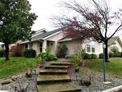 #043-734045 CAPISTRANO WALK FRONT STEPS