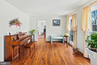 1748 Hutchinson Ln, Silver Spring, MD 20906 - photo 3