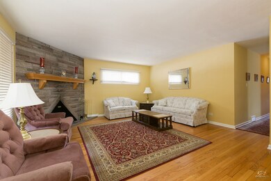 1446 N Webster St, Naperville, IL 60563 - photo 2