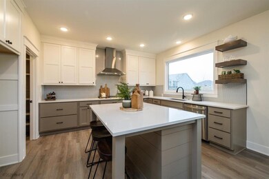 9113 Abram Dr, West Des Moines, IA 50266 - photo 5