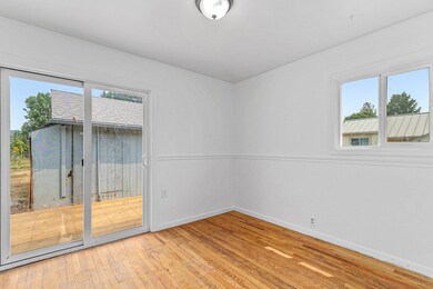1132SWRogueRiverAve-011