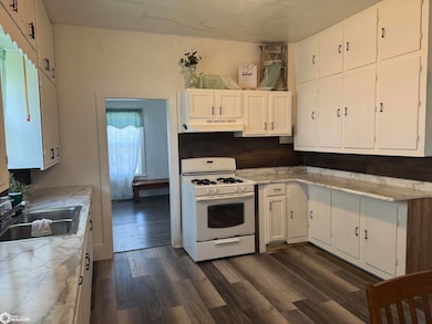 106 Woodlawn Ave, Chariton, IA 50049 - photo 3