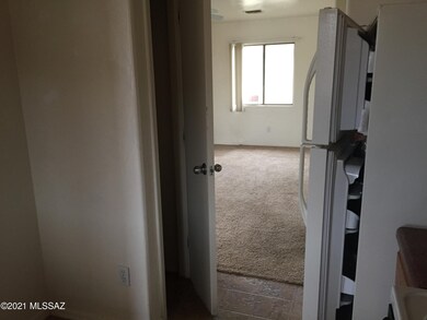 208 Yavapai 2 - Kitchen to Lvg
