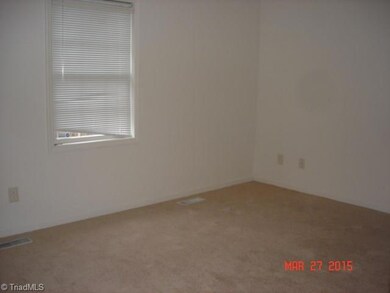 323 Hubbard St, Reidsville, NC 27320 - photo 6