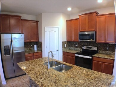 Kitchen w/ bar