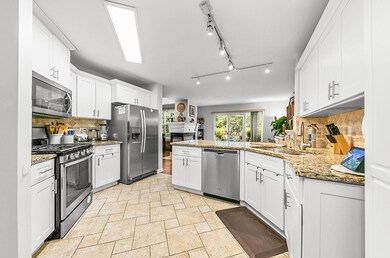 3927 Vesper Ct, Naperville, IL 60564 - photo 6