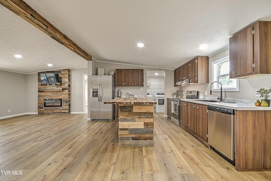 211 Boone St, Weber City, VA 24290 - photo 3