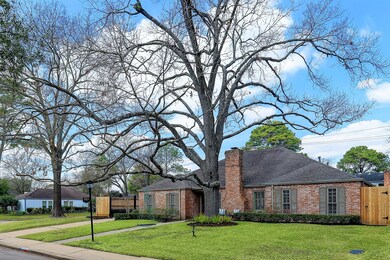 10122 Briar Rose Dr, Houston, TX 77042 - photo 2