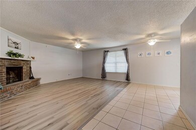 1509 NE 4th St, Moore, OK 73160 - photo 4