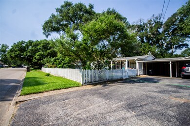 410 Baker Dr, Tomball, TX 77375 - photo 4