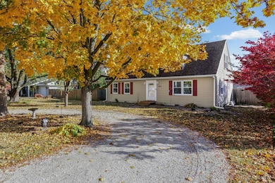 604 S 2nd St, Fisher, IL 61843 - photo 3