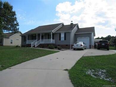 1536 Stonecroft Dr, Lincolnton, NC 28092 - photo 2