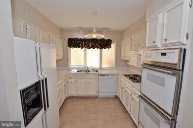 2432 Freetown Dr, Reston, VA 20191 - photo 5