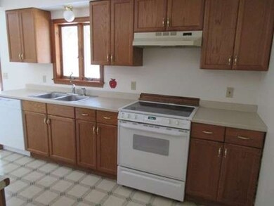 70 Oaklawn Ave, Orange, MA 01364 - photo 7