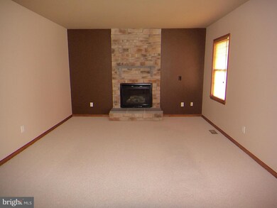 10299 Lindale Ave, Greencastle, PA 17225 - photo 5