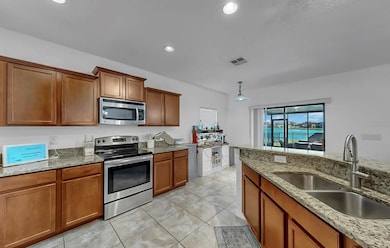 10012 Newminster Loop, Ruskin, FL 33573 - photo 6