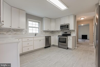 4628 Tara Dr, Fairfax, VA 22032 - photo 6