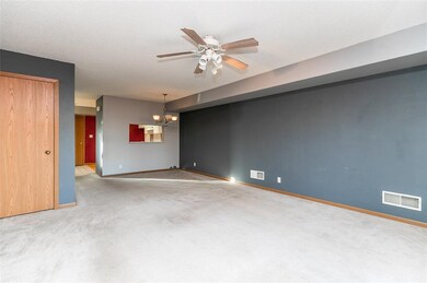 1280 Daleview Dr unit 4, Marion, IA 52302 - photo 4