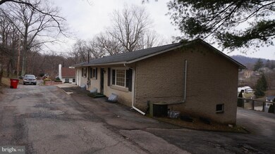 139 Rockwell St, Berkeley Springs, WV 25411 - photo 3