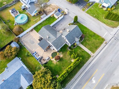 409 Metacom Ave, Bristol, RI 02809 - photo 6