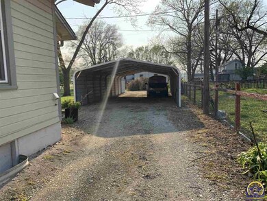 515 Spruce St, Rossville, KS 66533 - photo 4