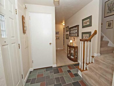 Entry/Foyer.