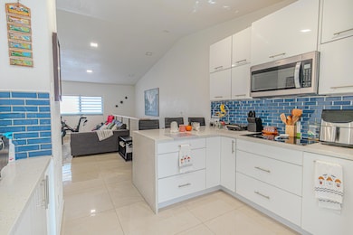 7690 W 29th Way unit 202, Hialeah, FL 33018 - photo 4