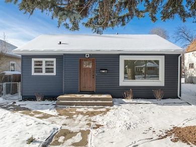 907 2nd St NE, Minot, ND 58703 - photo 3