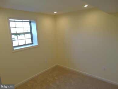 1990 Winslow Ct, Woodbridge, VA 22191 - photo 5