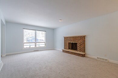 300 Rustic Ln unit 2, Algonquin, IL 60102 - photo 4